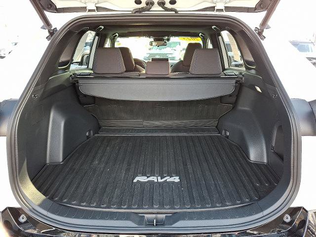 Used 2023 Toyota RAV4 SE image 29