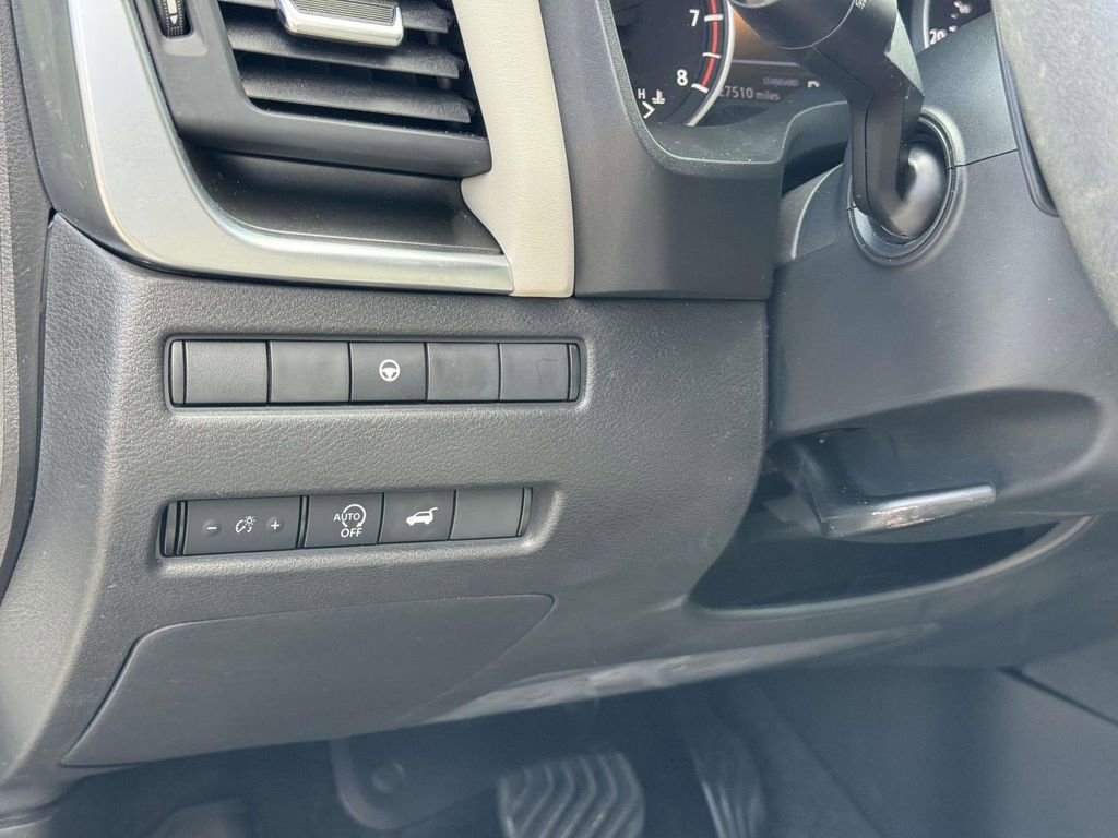 Used 2023 Nissan Rogue SV w/ SV Premium B Package FWD image 9