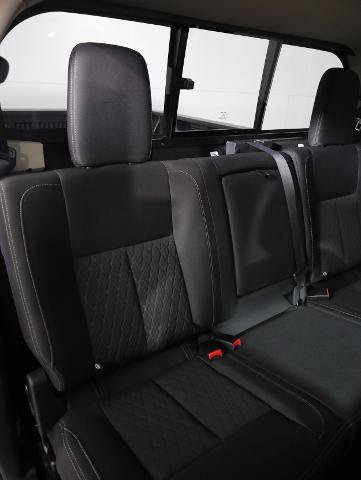 Used 2019 Nissan Titan SV AWD/4WD image 11