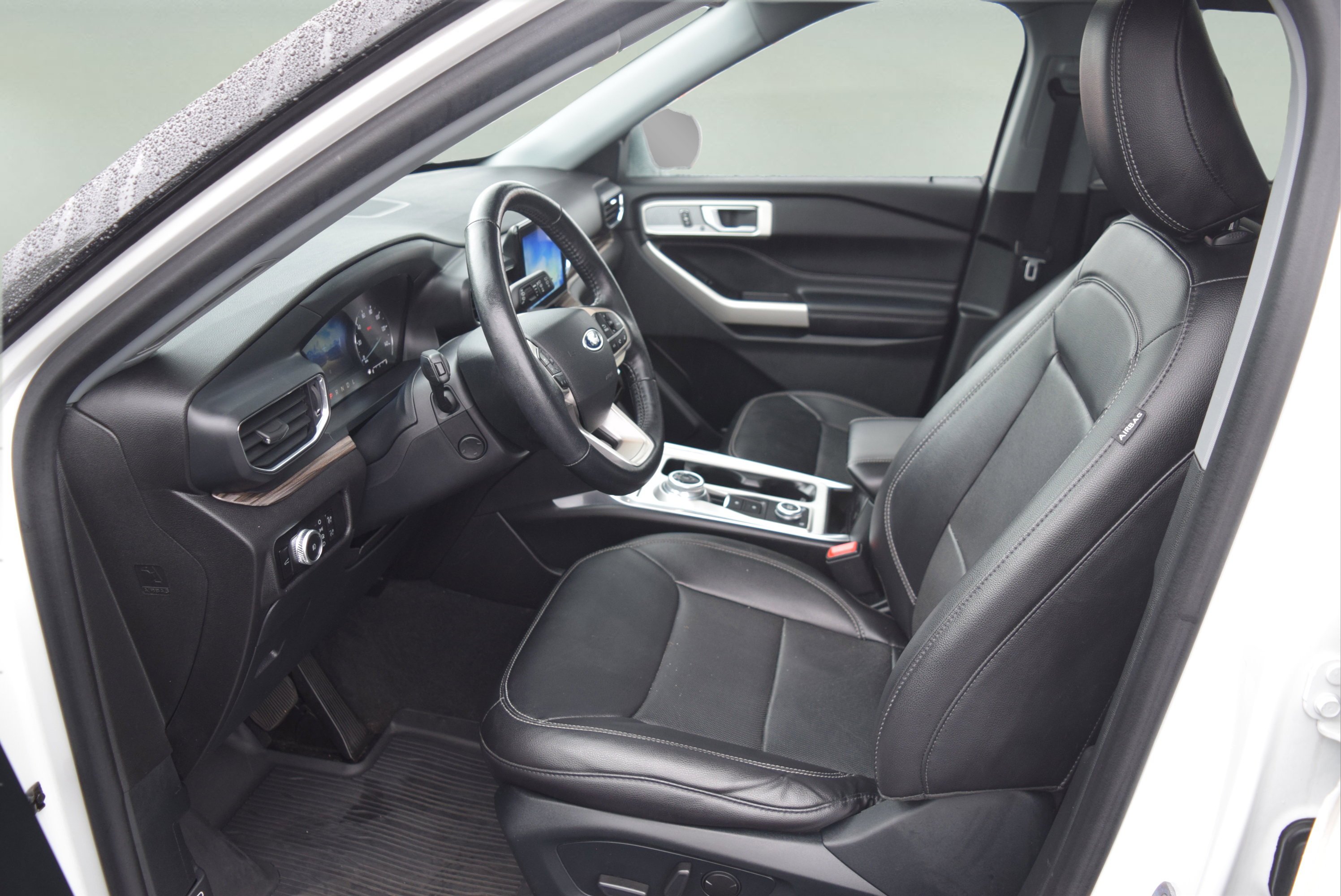 Certified 2023 Ford Explorer Limited w/ Equipment Group 301A AWD/4WD image 10