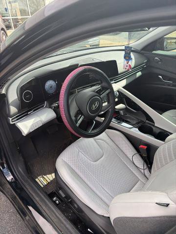 Used 2025 Hyundai Elantra Limited w/ Cargo Package image 8