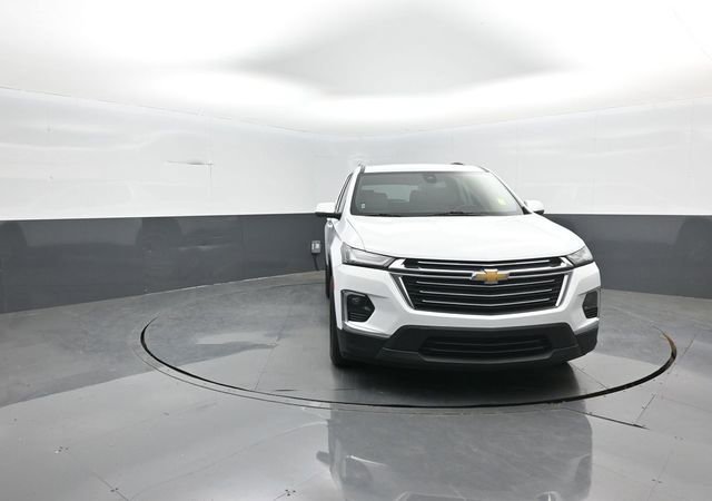 Used 2023 Chevrolet Traverse LT image 2