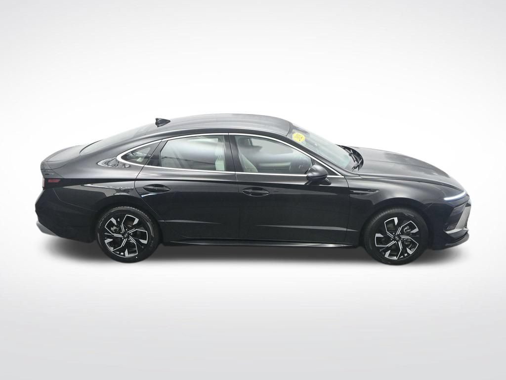 Used 2025 Hyundai Sonata SEL FWD image 33