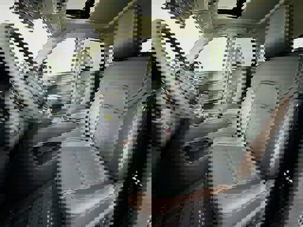 Used 2025 Nissan Pathfinder Platinum w/ Cargo Package image 15