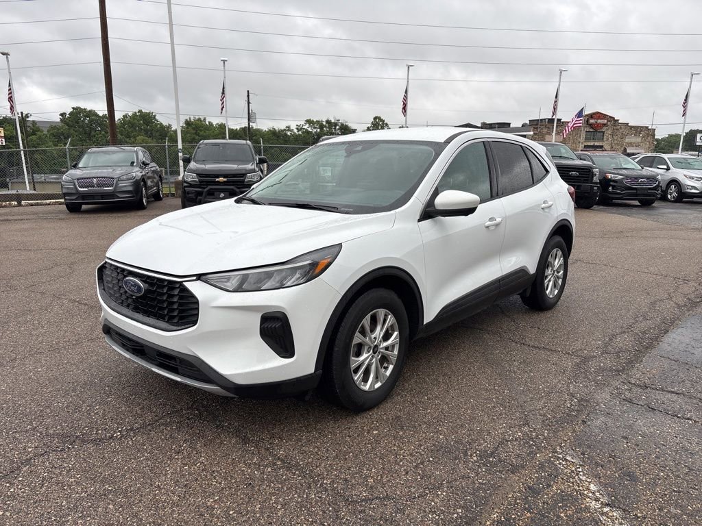 Certified 2023 Ford Escape Active w/ Tech Pack #2 AWD/4WD image 3