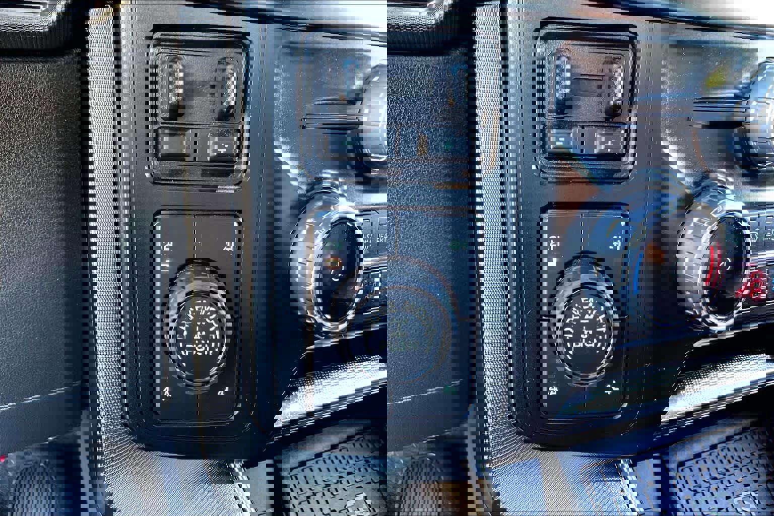 Certified 2023 Ford F150 Platinum w/ Equipment Group 701A High image 30