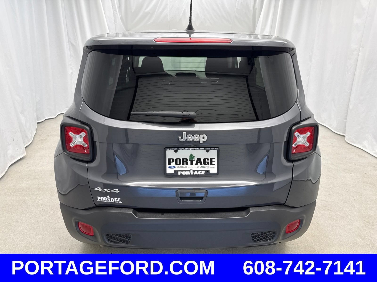 Used 2023 Jeep Renegade Latitude AWD/4WD image 3