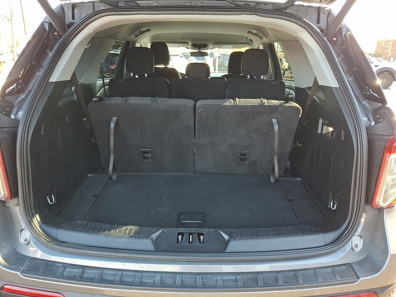 Certified 2024 Ford Explorer XLT image 30