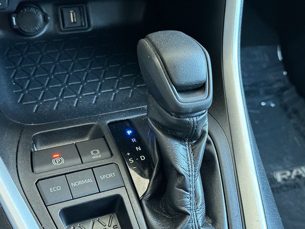 Used 2021 Toyota RAV4 XLE w/ Carpet Mat Package (TMS) FWD image 20