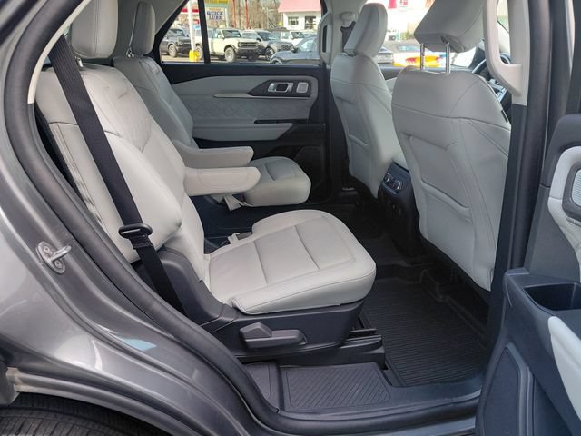 Certified 2025 Ford Explorer Platinum w/ LUX Leather Package AWD/4WD image 15