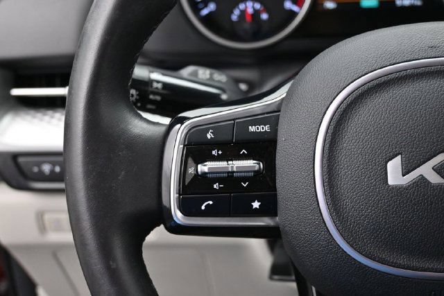 Used 2024 Kia Carnival LX FWD image 22