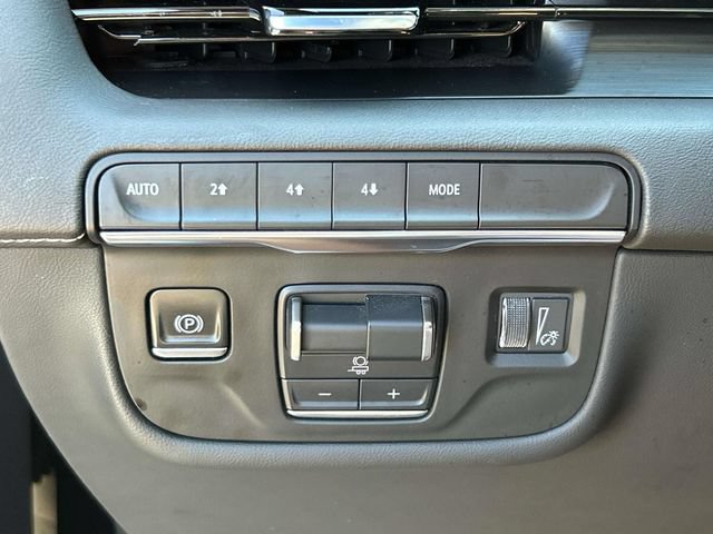 Used 2024 Cadillac Escalade ESV Premium Luxury w/ Performance Package AWD/4WD image 33