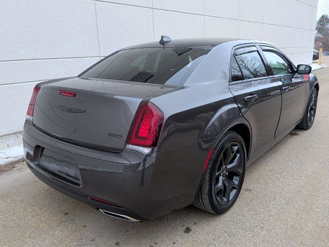 Used 2022 Chrysler 300 Touring w/ Sport Appearance Package image 3