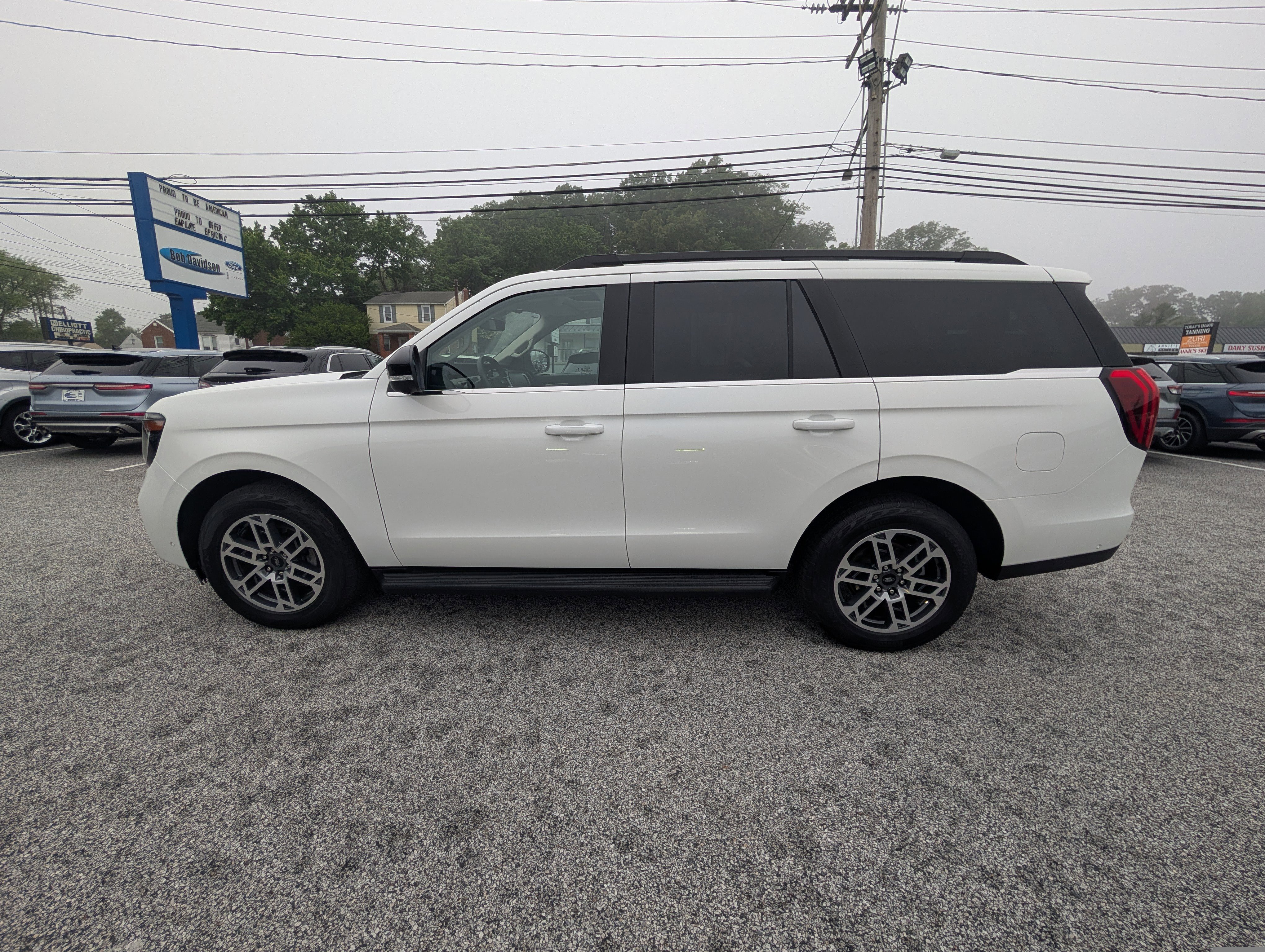 Certified 2025 Ford Expedition Active AWD/4WD image 3