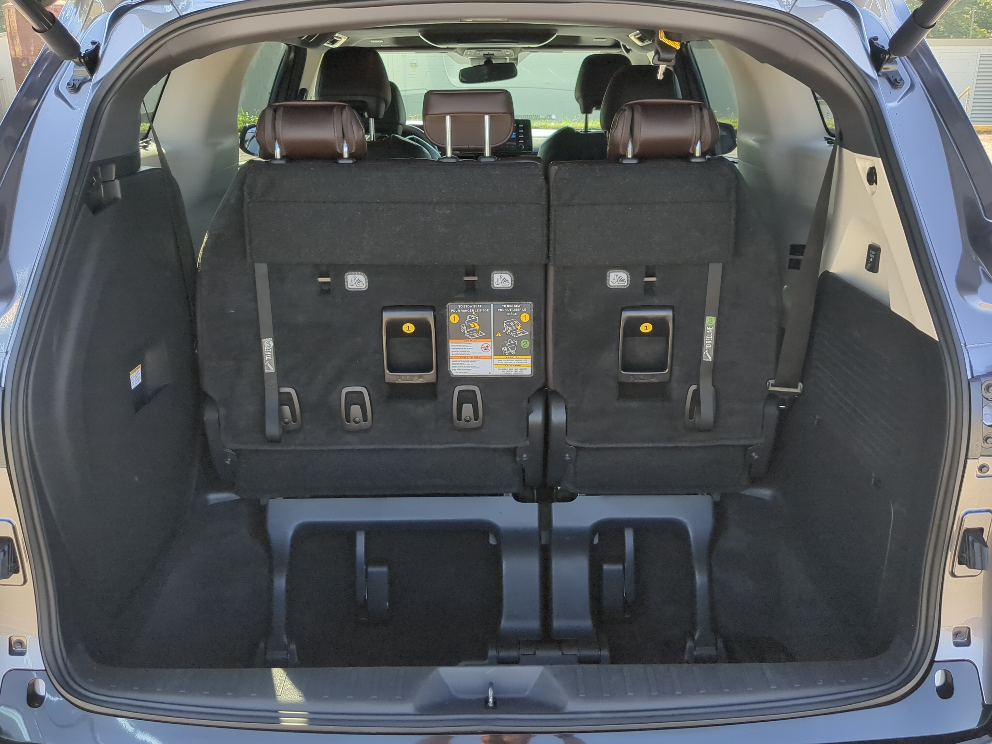 Used 2023 Toyota Sienna Platinum FWD image 11