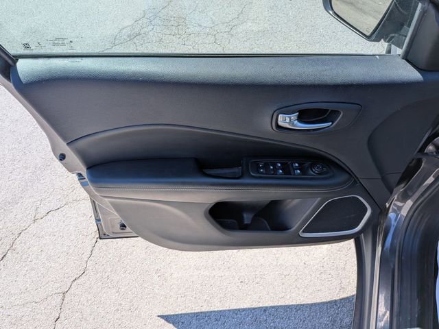 Used 2020 Jeep Compass Latitude w/ Cold Weather Group AWD/4WD image 6