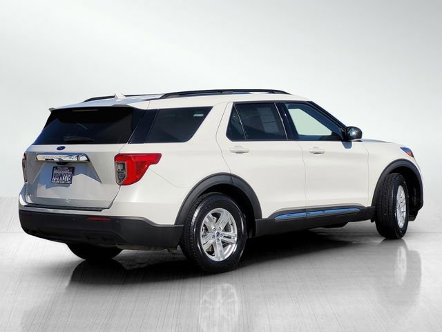 Certified 2022 Ford Explorer XLT image 3