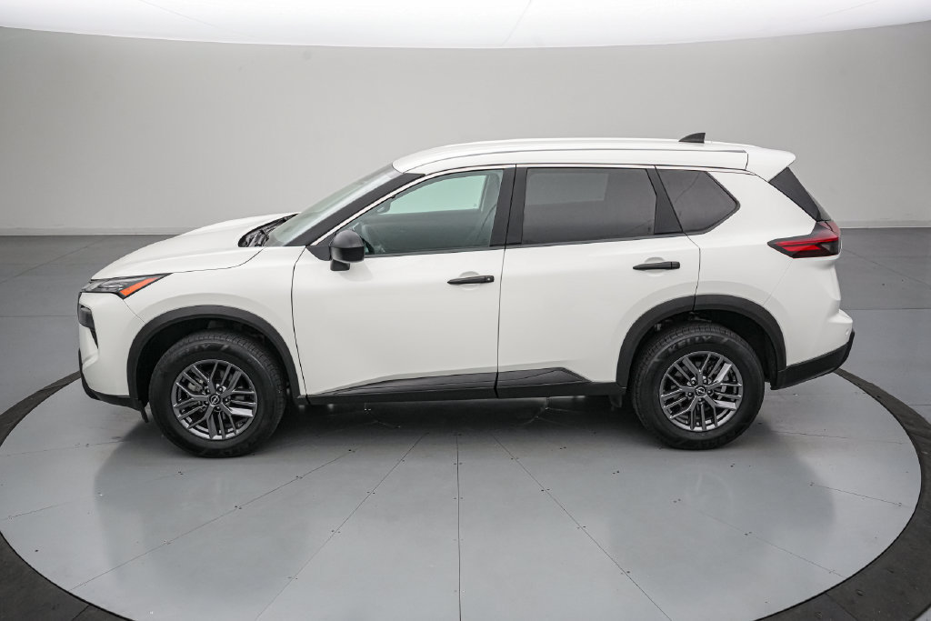Used 2025 Nissan Rogue S AWD/4WD image 7