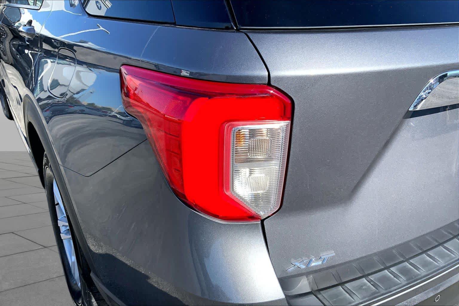 Certified 2022 Ford Explorer XLT RWD image 25