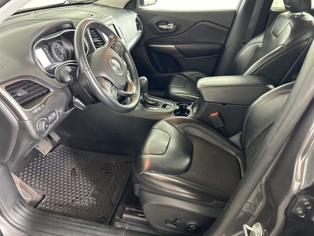 Used 2019 Jeep Cherokee Latitude Plus w/ Comfort/Convenience Group AWD/4WD image 9