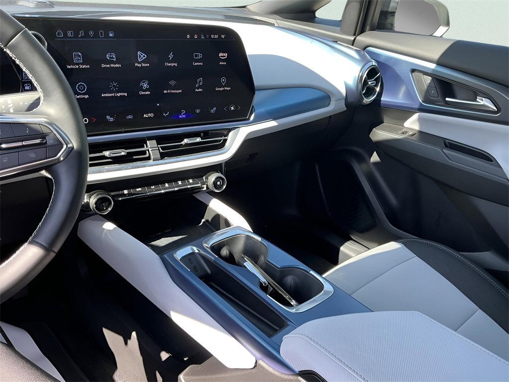 Used 2025 Chevrolet Equinox EV LT image 43
