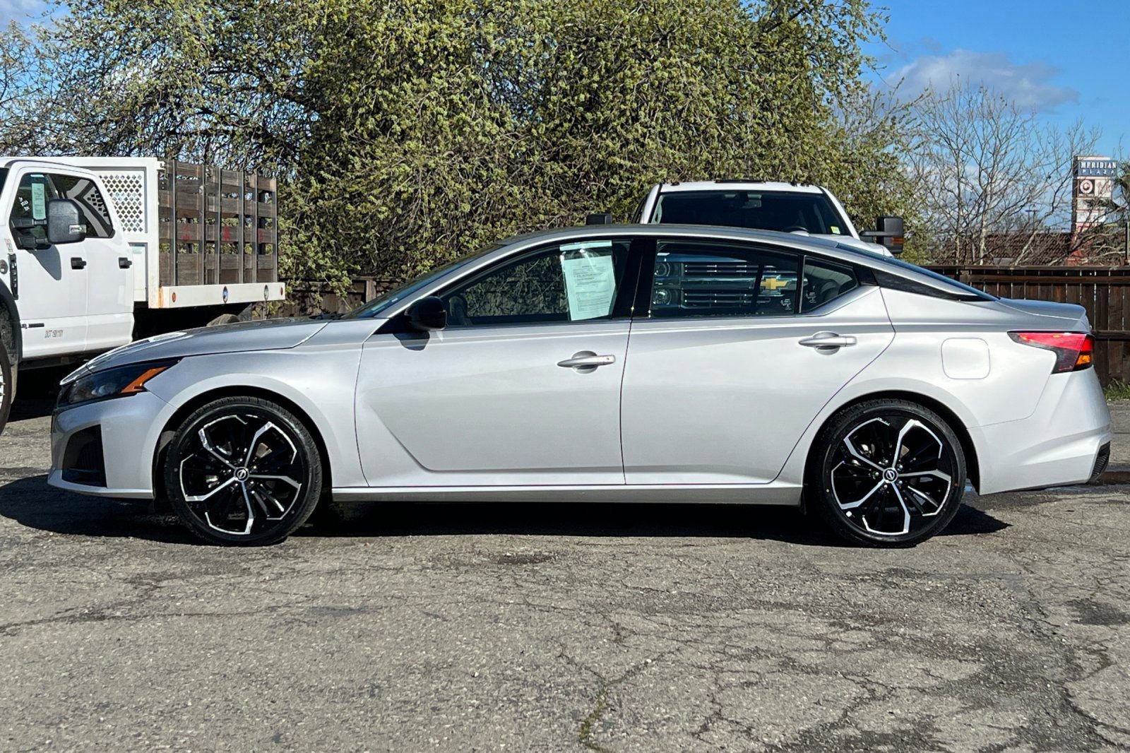 Used 2024 Nissan Altima 2.5 SR image 2