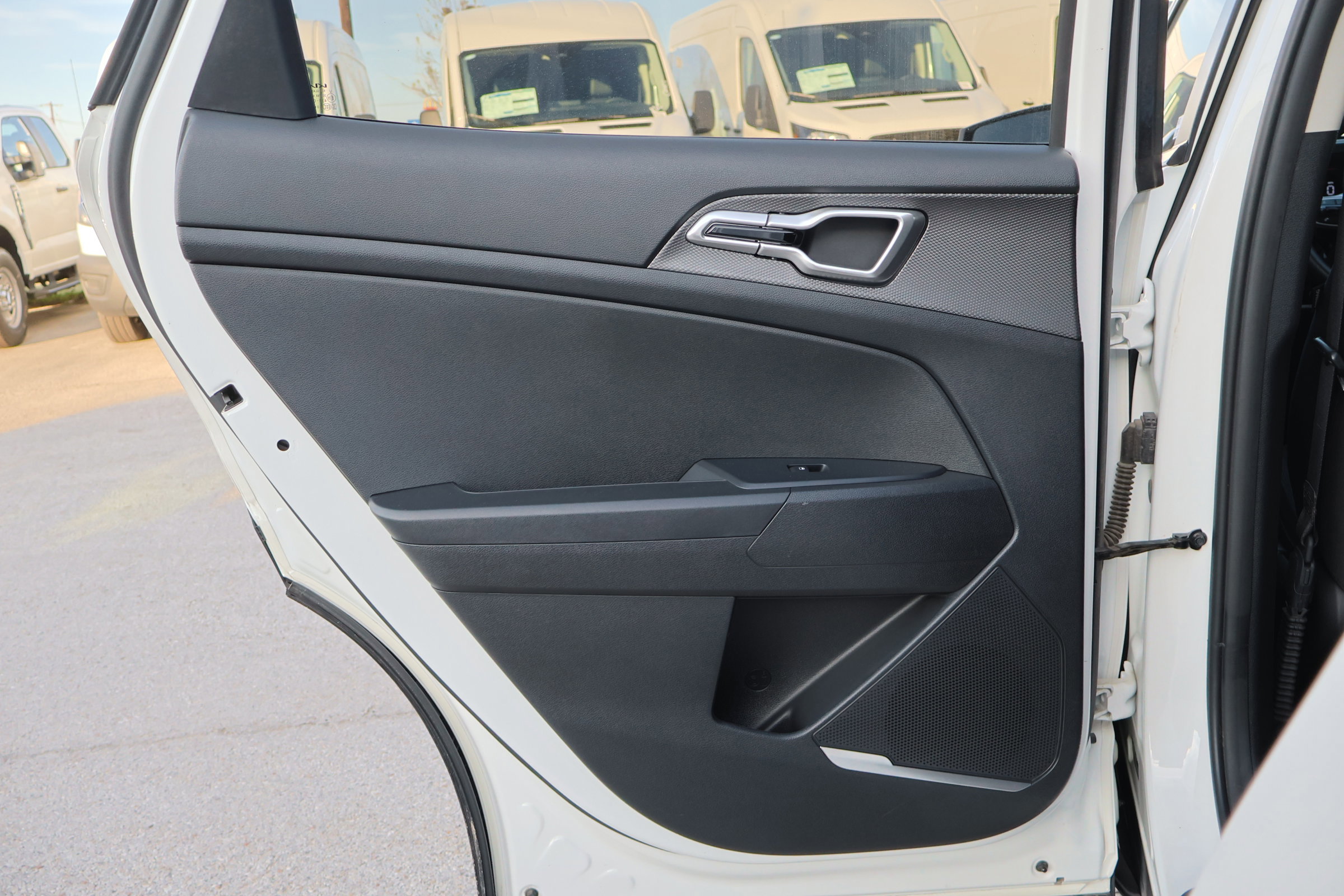 Used 2023 Kia Sportage LX image 29