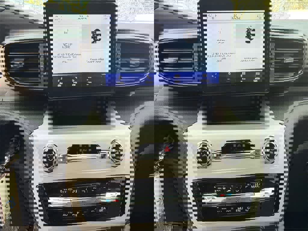 Certified 2024 Ford Explorer Base image 27