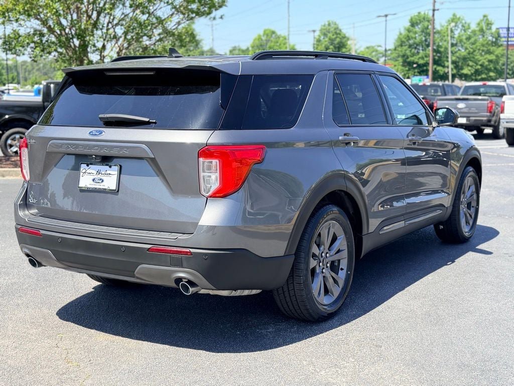 Certified 2023 Ford Explorer XLT w/ Equipment Group 202A RWD image 3