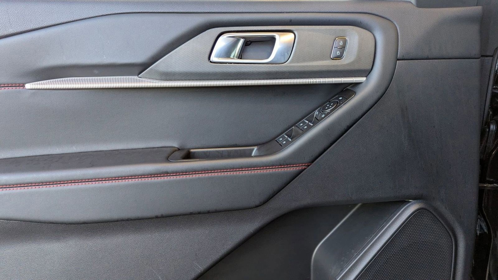 Certified 2025 Ford Explorer ST-Line w/ ST-Line Street Pack image 13