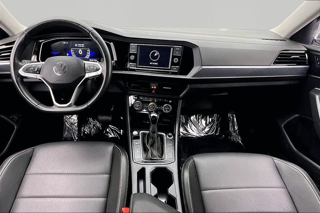 Used 2024 Volkswagen Jetta SE FWD image 16