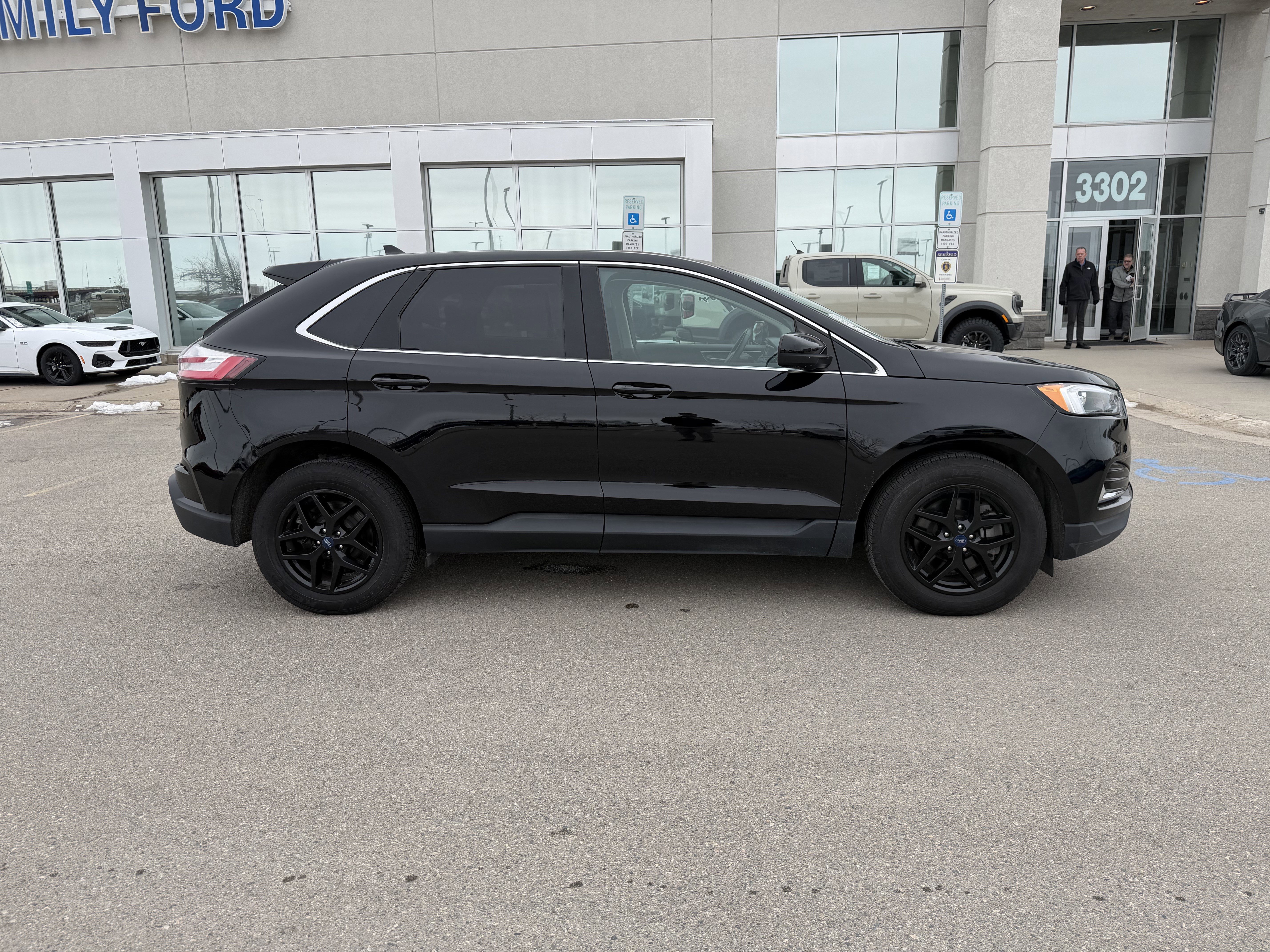 Certified 2022 Ford Edge SEL w/ Cold Weather Package image 6