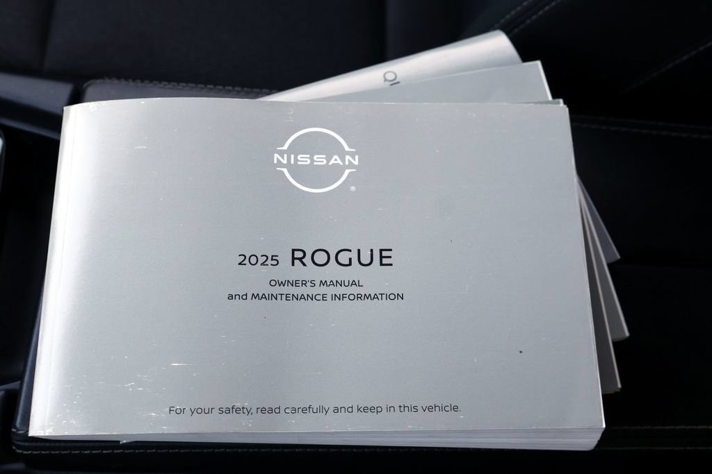 Used 2025 Nissan Rogue SV FWD image 36