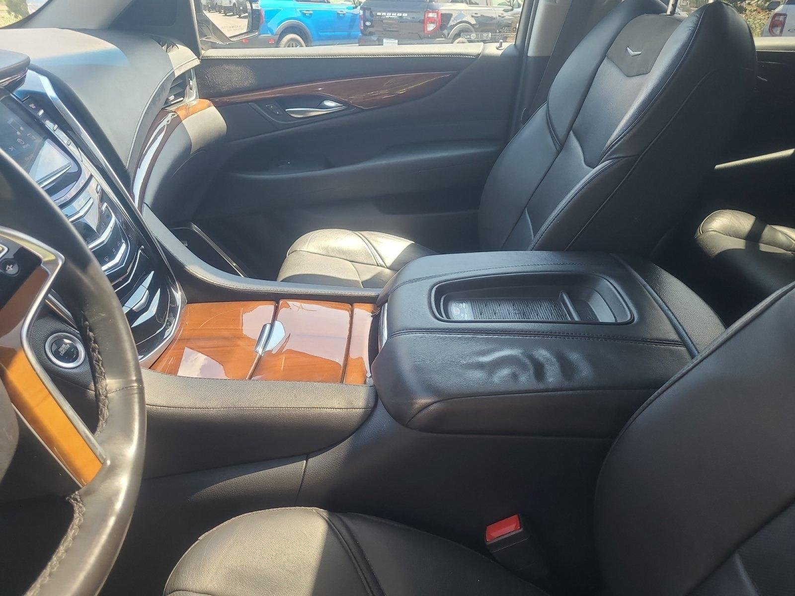Used 2017 Cadillac Escalade Premium Luxury AWD/4WD image 15
