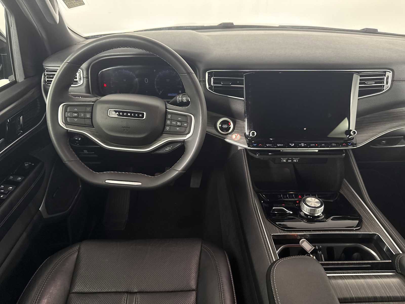 Used 2024 Jeep Wagoneer L Series II w/ Flexible Seating Group image 27