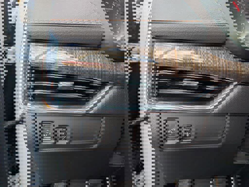 Used 2023 Cadillac XT4 Sport image 14