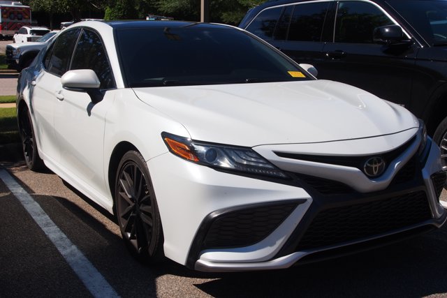 Used 2022 Toyota Camry XSE FWD image 2