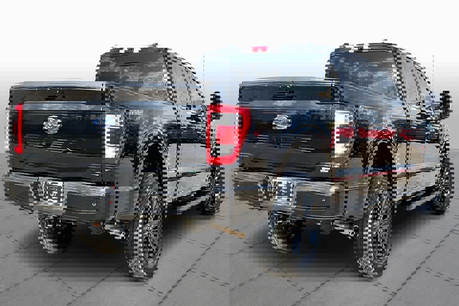 Certified 2022 Ford F150 Lariat w/ Equipment Group 502A High image 3