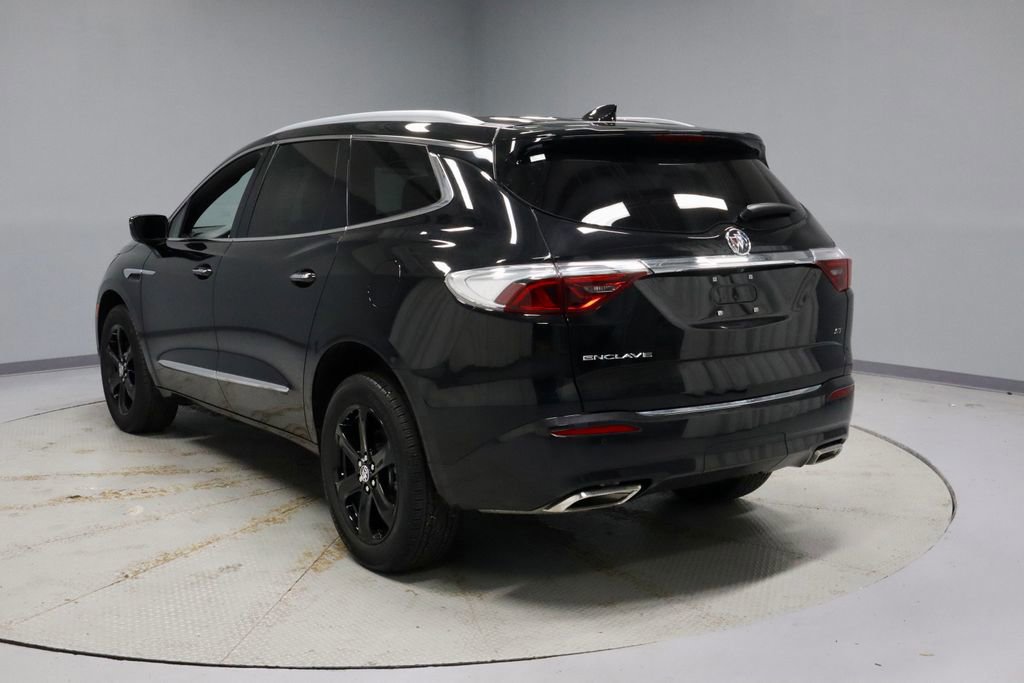 Used 2024 Buick Enclave Essence w/ Sport Touring Edition FWD image 3