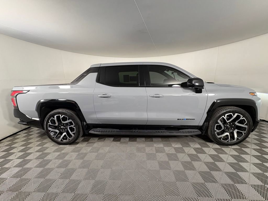 Used 2025 Chevrolet Silverado EV RST image 6