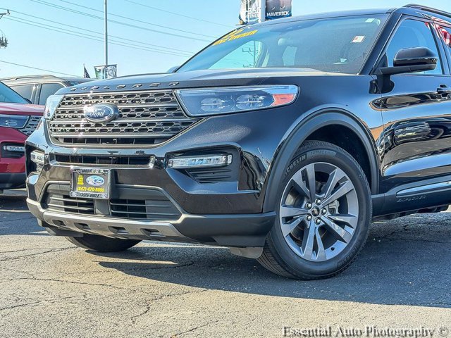 Certified 2022 Ford Explorer XLT w/ Equipment Group 202A AWD/4WD image 3