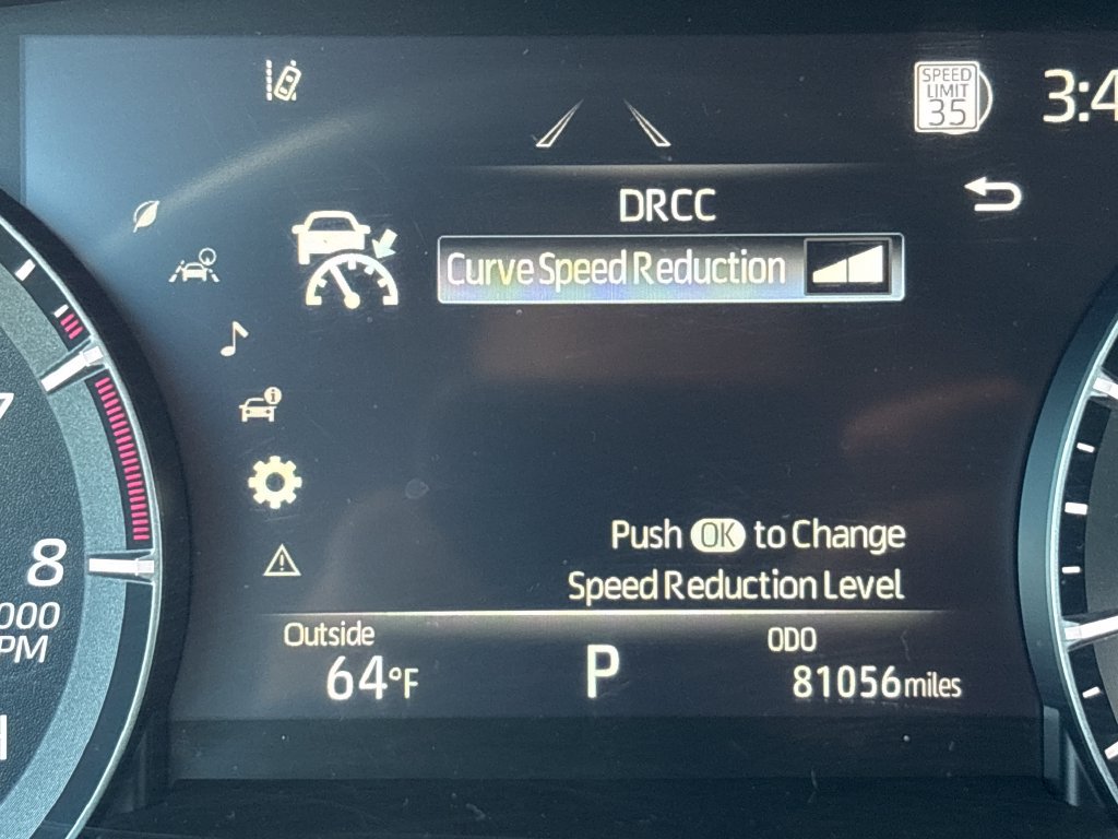 Used 2021 Toyota Highlander XLE AWD/4WD image 39