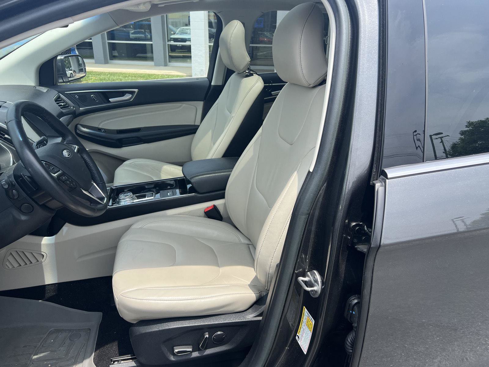 Certified 2019 Ford Edge Titanium AWD/4WD image 10