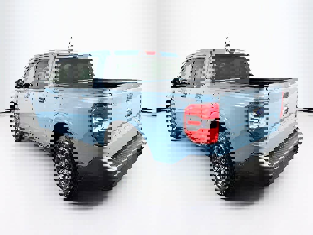 Certified 2022 Ford Maverick XLT image 3