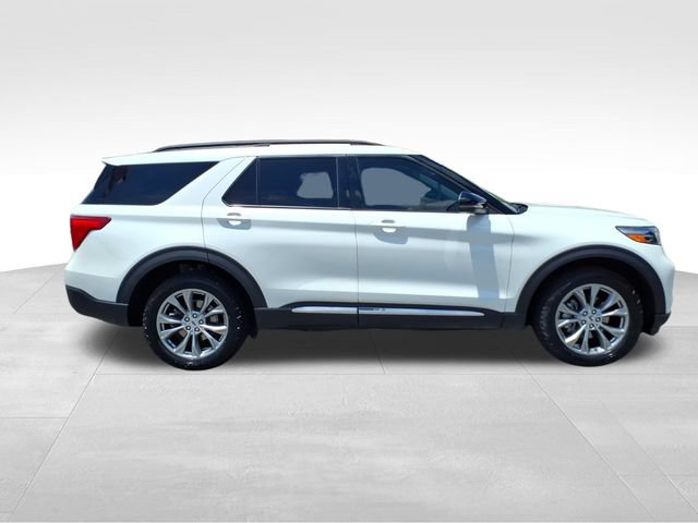 Certified 2023 Ford Explorer XLT w/ Equipment Group 202A AWD/4WD image 16