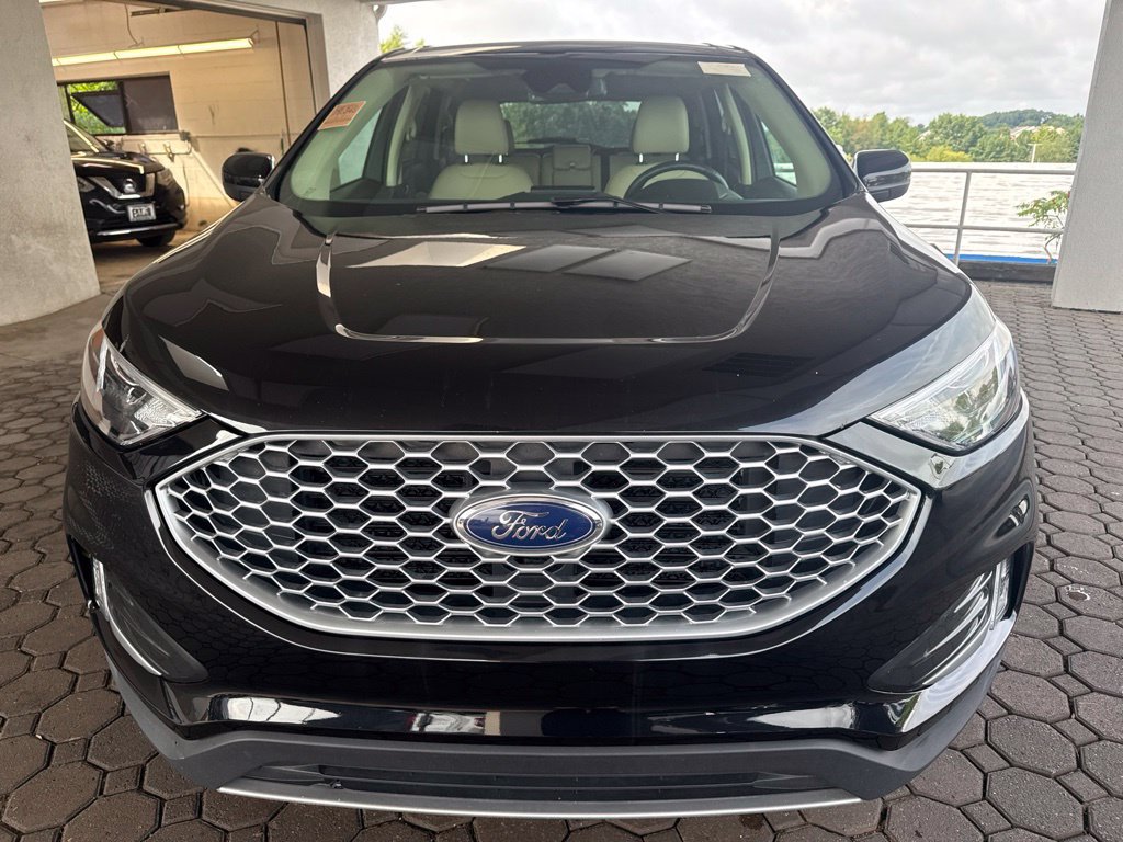 Certified 2024 Ford Edge SEL w/ Convenience Package AWD/4WD image 2