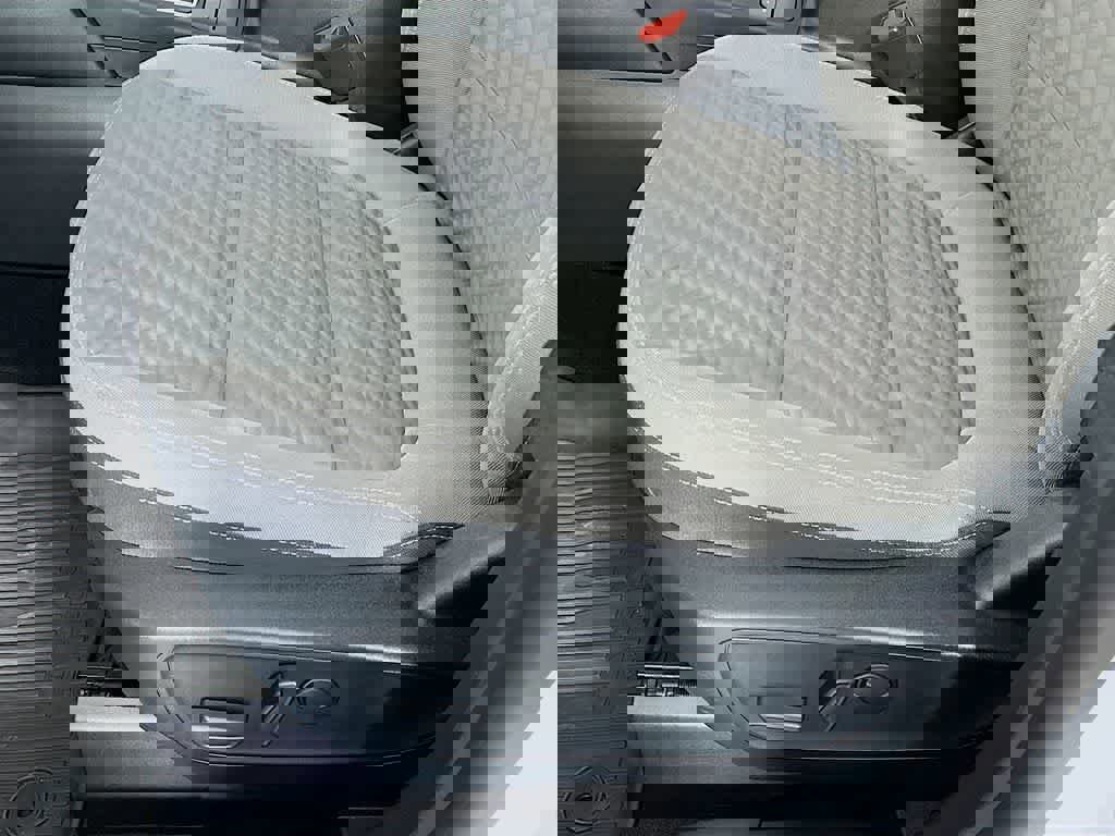 Certified 2020 Ford Escape SE image 30