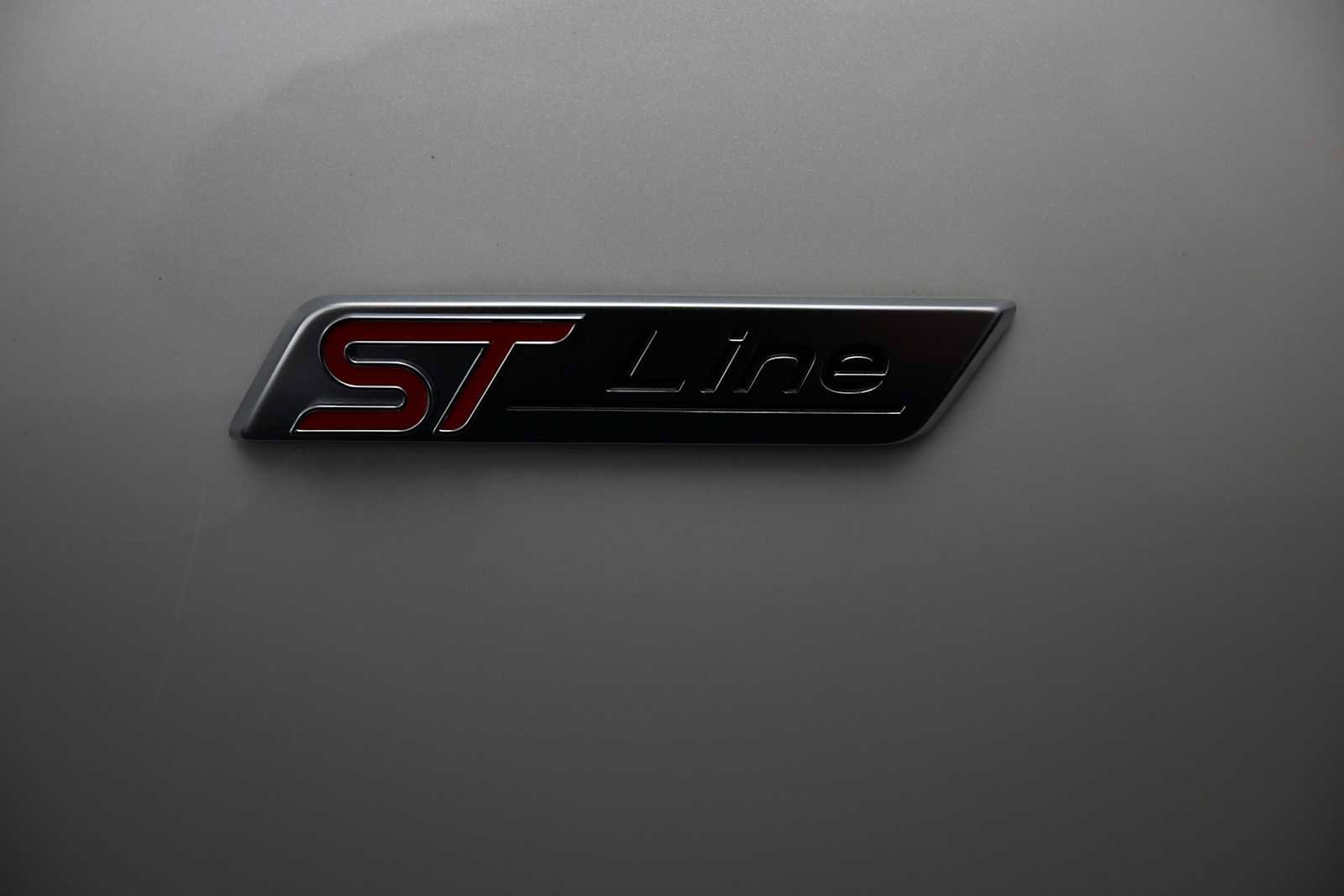 Certified 2025 Ford Escape ST-Line Elite w/ Premium Technology Package AWD/4WD image 11