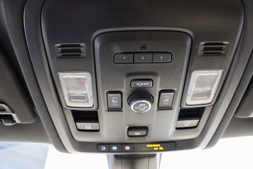 Used 2021 Chevrolet Suburban Premier w/ Premium Package AWD/4WD image 34