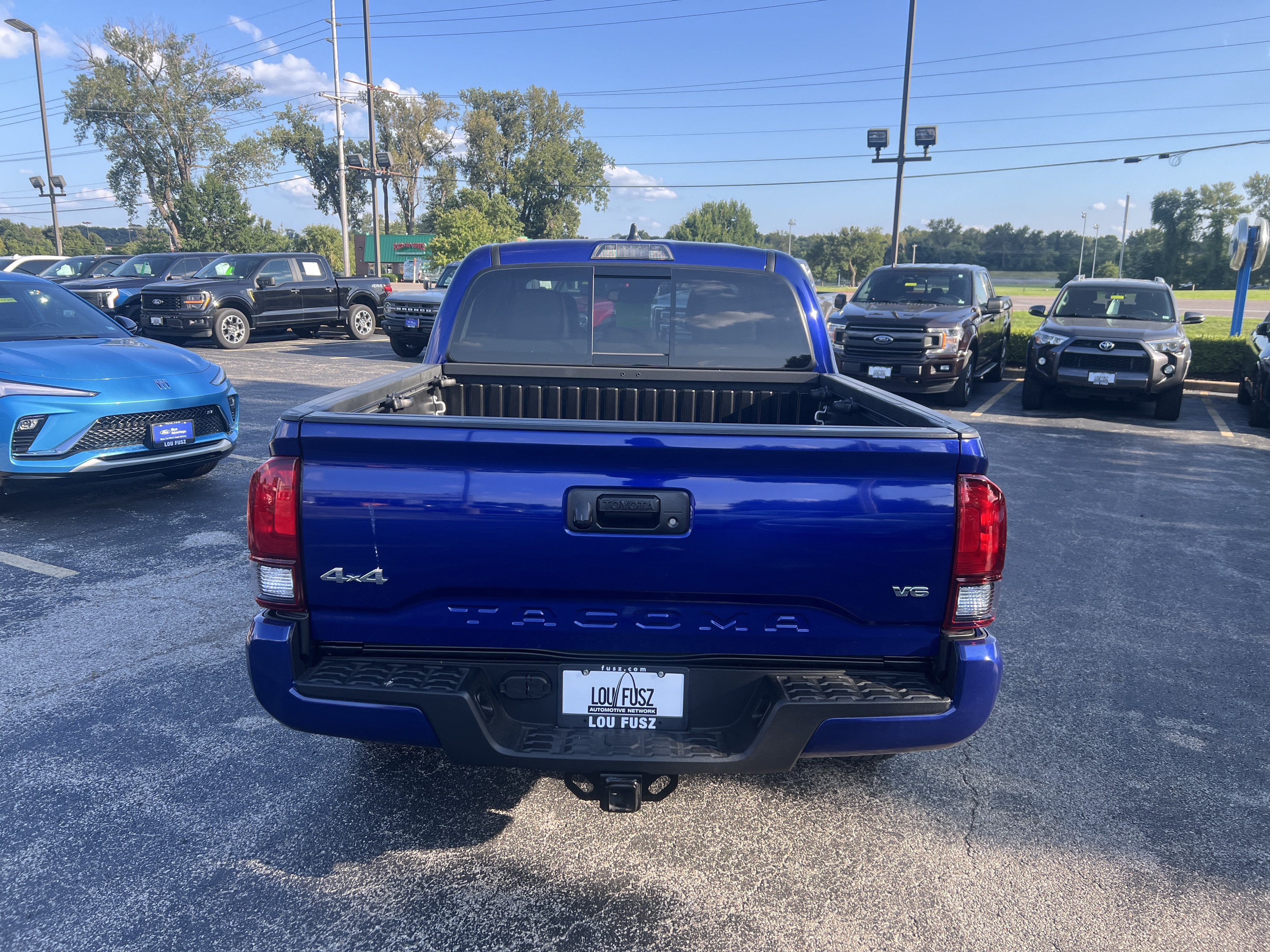 Used 2023 Toyota Tacoma SR5 w/ Technology Package AWD/4WD image 6